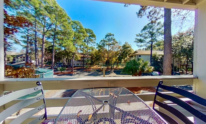 Folly Field Condo | 2nd-Floor Condo w/Balcony, Fast WiFi, Shared Pools, Game Room, Hot Tub, Gym, A/C