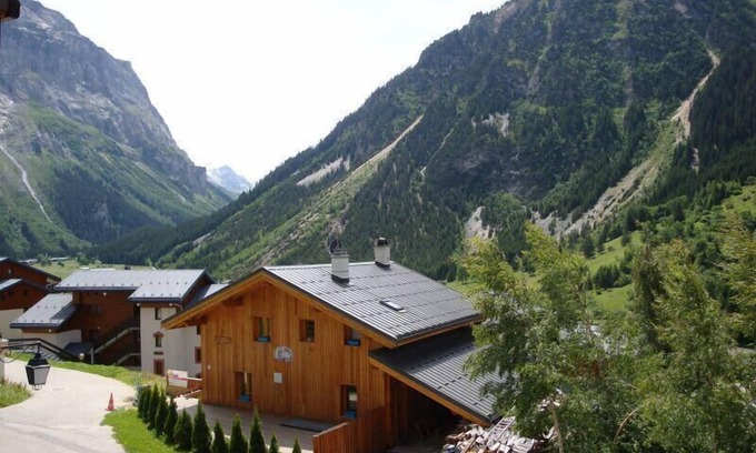 Pralognan-la-Vanoise Apartment | 2nd floor, balcony, parking, tv, ski locker, 35m², Pralognan-la-Vanoise