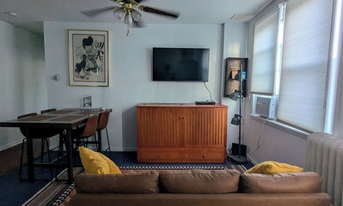 South Philadelphia Apartment | 2nd Floor South Philly Apartment w/a view of Stadiums. Quiet street w/parking!