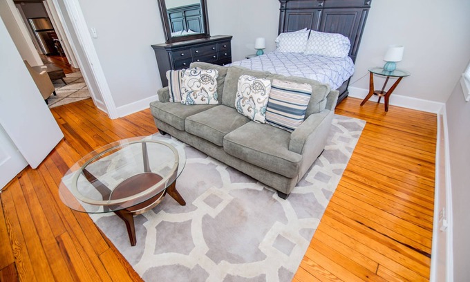 Historic District Apartment | 2nd floor Spacious Downtown Getaway- Across from US Naval Academy