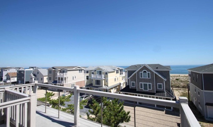 South Bethany House | 2nd House from the Beach, Sleeps 8, 4 BR, 2 BA, 3 Decks, Free Golf, Splash Mountain, and More!