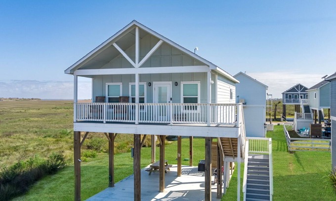 Port Bolivar House | 2nd Life - Charming house close to the beach with community pool & playground