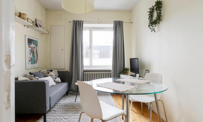 Hietalahti Apartment | 2ndhomes 1BR apartment in Kamppi
