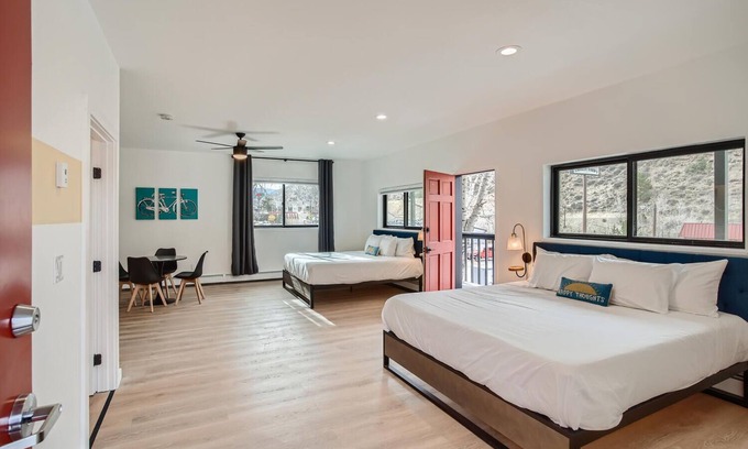 Idaho Springs Hotel | 2x King Room, A/C, Balcony, Mtn Boutique Motel