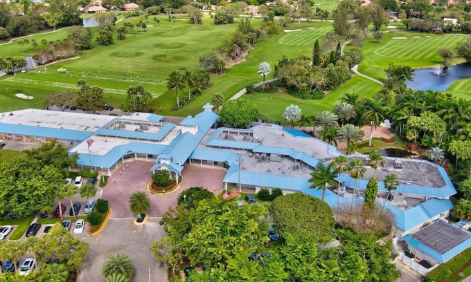 Deerfield Beach House | 3/3 LAKEFRONT HOUSE w/HEATED POOL, GOLF CLUB, PICKLEBALL, TENNIS, NEAR BEACH