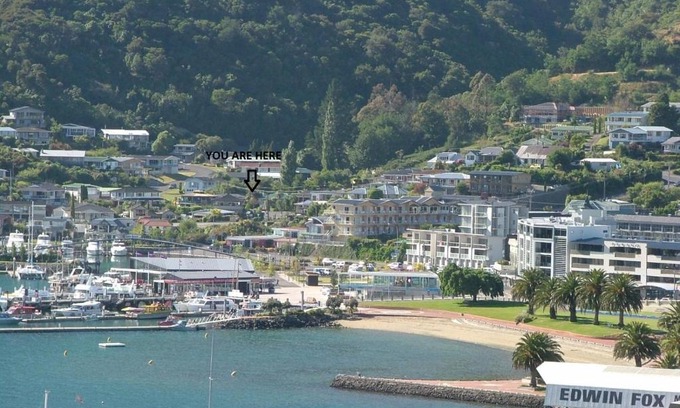 Picton House | 3 & 4 Bedroom Holiday Houses Central Picton