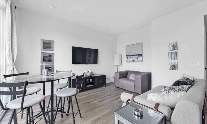 Traverse City Condo | 3.5-Minute Walk to Beach + Next to Dog Park!