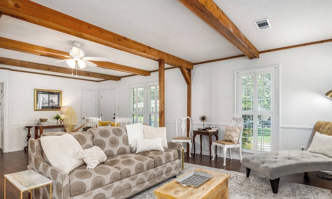 Northport House | 3.8 mi to UA/ King Bed/Large Yard