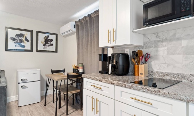 Estrella Apartment | 3.8 Miles From Downtown Phoenix #C