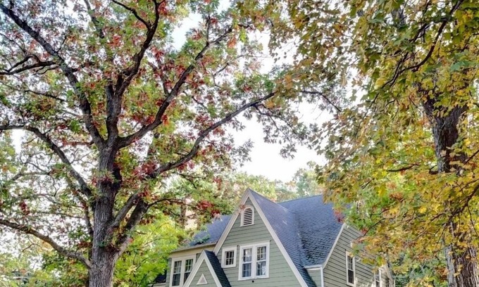 Green Lake Cottage | 3 Acre Cottage minutes from Golf & Green Lake