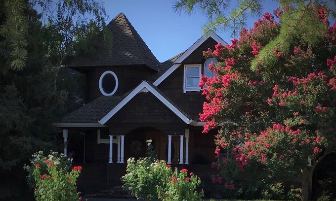 Knights Ferry House | 3 Acre Country Estate Located in the Foothills Between San Fransisco & Yosemite