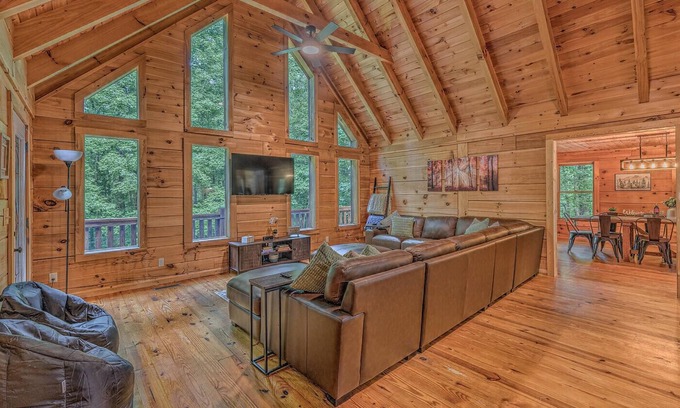 Owl Town Retreat Cabin | 3 Acre Log Cabin Hot Tub Creek Firepit Gameroom Chalet