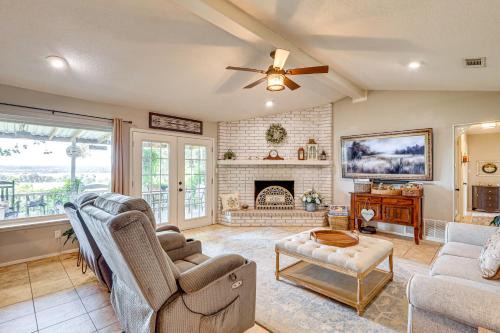 Valley Mills House | 3-Acre Yard and Cowboy Pool Modern Texas Farmhouse