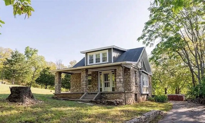 Waldron House | 3 Acres of Bliss