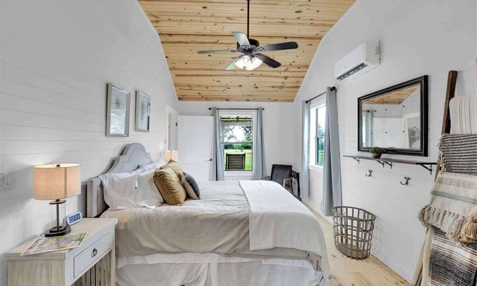 Grapetown House | 3 Acres of Luxury and Views in Fred Wine Country!