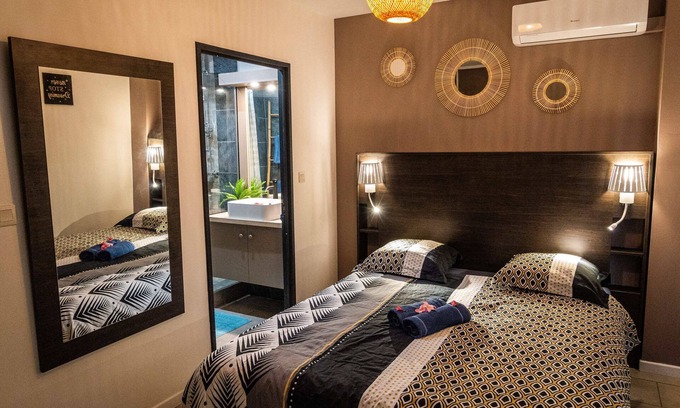 Centre-Ville Apartment | 3* apartment with swimming pool in saint pierre center.