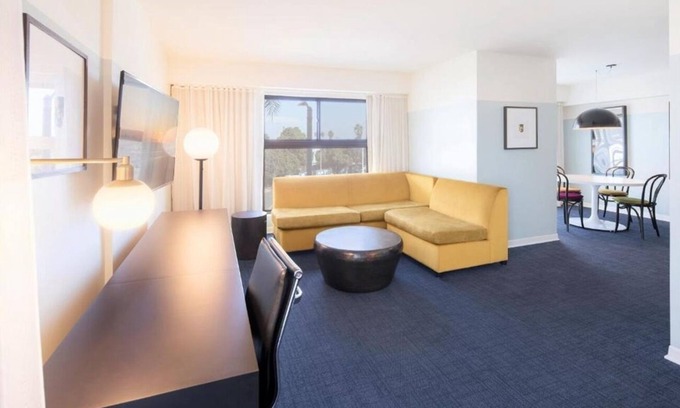 Venice Hotel | 3 Balcony Rooms w/City Views | Kitchen | Rooftop Lounge | Free Breakfast