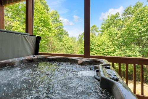 Sparta House | 3 Bd Cabin in Sparta- Hot Tub, Dogs OK, Comfortable & Modern