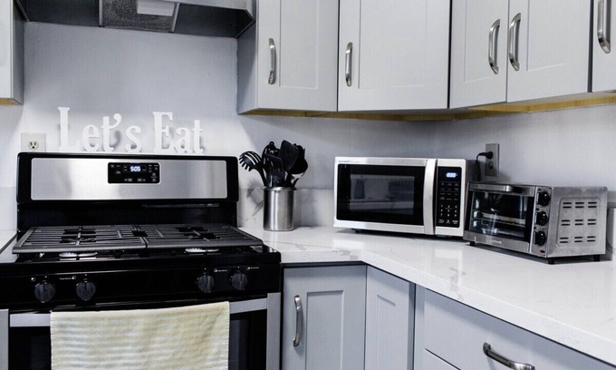Torrance House | 3 BD ! Family Friendly ! Great Neighborhood