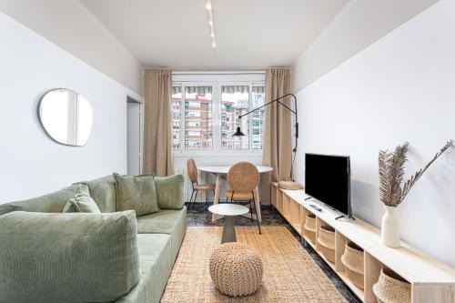Cornella de Llobregat Apartment | 3 Bdr Apt In Cornella 5 Mins Form The Metro