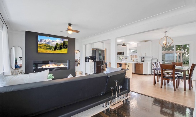 Pointe aux Roches House | 3 bdr cottage w/pool & hot tub-close to marina & golf course