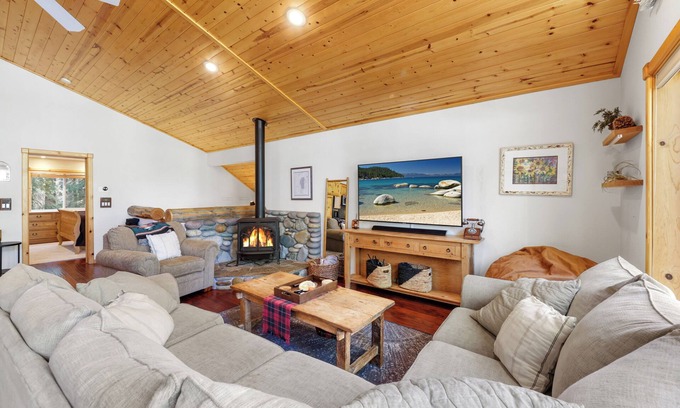 Tahoma House | 3 BDR Hidden Gem Minutes from Lake Tahoe Beaches and Ski Resorts!