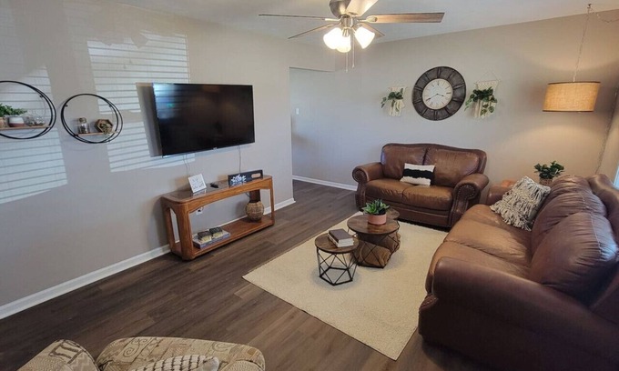 Otterbien Home House | 3 BDR Ranch w/Fenced yard, laundry, garage + more