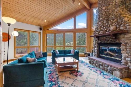 Alma House | 3 BDR Secluded Retreat Stunning Mountain Views