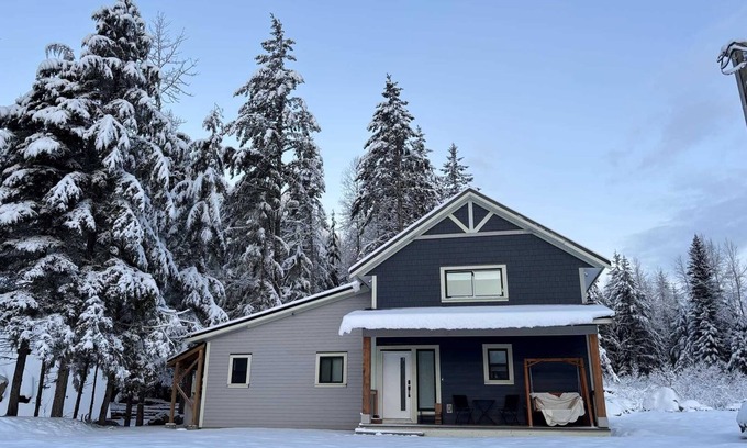 Fraser Valley Regional District Cabin | 3-bdrm cozy cabin in gorgeous Sunshine Valley w/the comforts of home in nature.