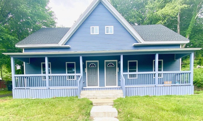 Jefferson House | 3 Bed/1.5 Bath Townhome