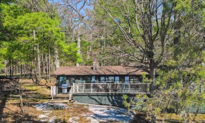 Minett Cottage | 3 bed 1 bath cottage on Lake Rosseau