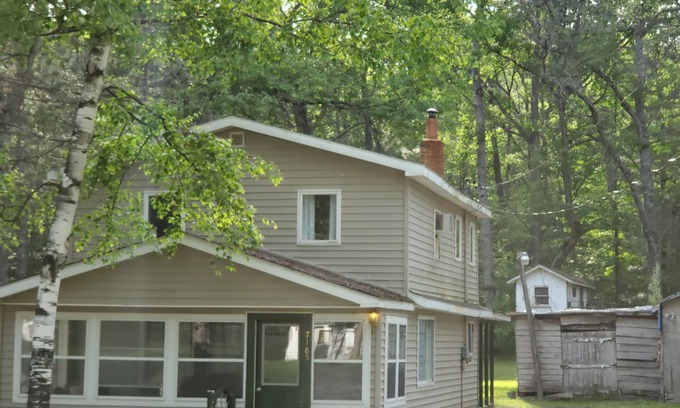 South Branch House | 3 Bed, 1 Bath home with shared pontoon, 2 seat kayak and lake access nearby.