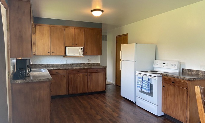 South Range House | 3 bed 1 bath ranch style home a half a block to trail and 10 mins to MTU