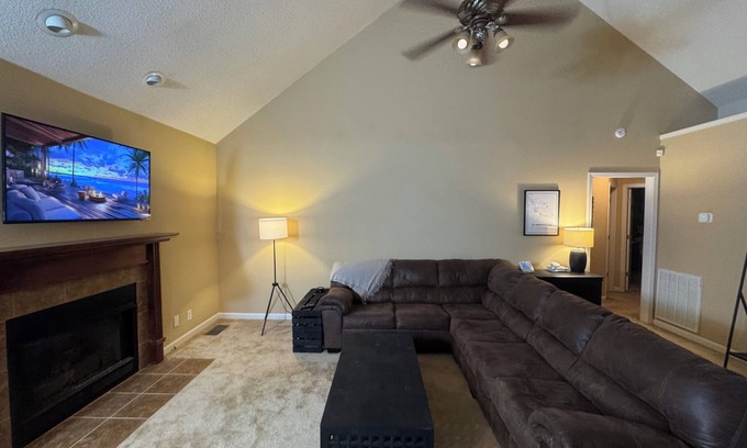 Clarksville House | 3 bed 2.5 bath Family friendly Pet friendly HOME 2 car garage fenced in backyard