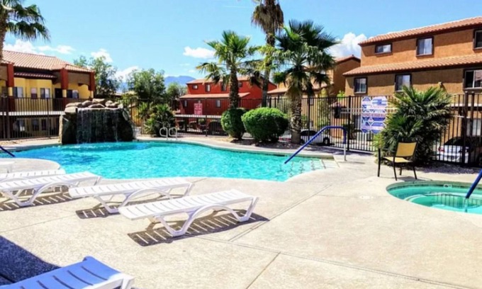 Mesquite Condo | 3 Bed, 2 Bath Condo By Pool. Sleeps 8.