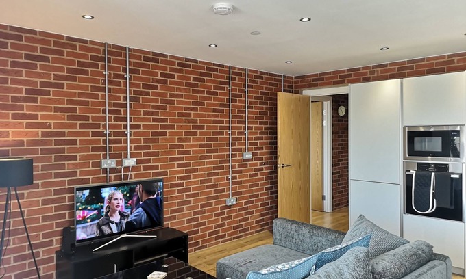 Watford Apartment | 3 Bed, 2 Bath in Watford Town Centre