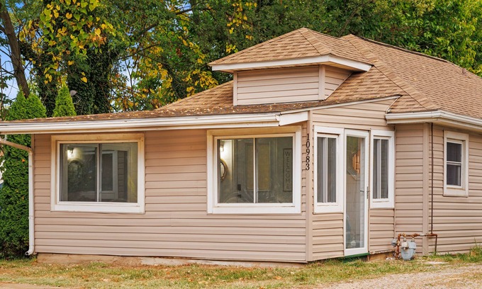 Buckeye Lake House | 3-bed, 2-bath lakehouse Grill, hot tub, firepit and on-site boat parking.
