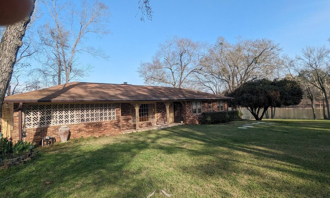 Augusta House | 3 bed 2 bath on the Savannah River with great fishing right out the backyard.