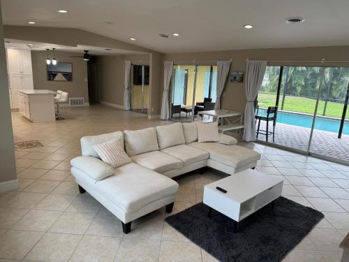 North Fort Myers House | 3 bed 2 bath pool house with water access