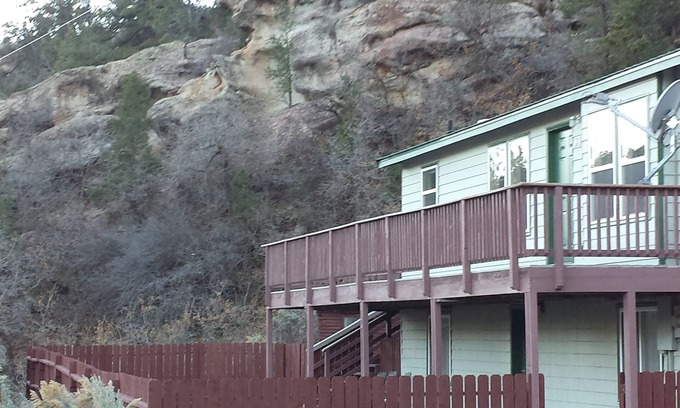 Glenwood Springs House | 3 Bed 2 Bath Sleeps 8 Next To Rifle Falls State Park & Rifle Mountain Park