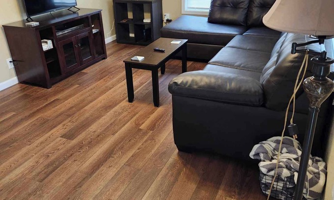 Poplar Bluff House | 3 bed 2 bath; walk-in shower; pet friendly;