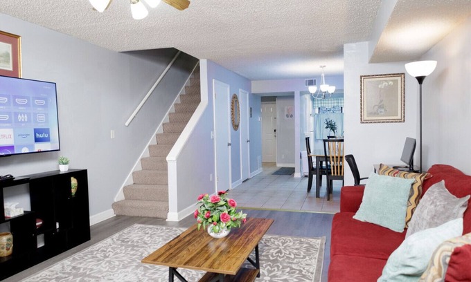 Athens Apartment | 3-Bed Athens Getaway right near UGA! Pool, Parking, SmartTV