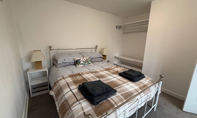 Bicester House | 3-Bed Cherry Cottage - Walk to Bicester Village