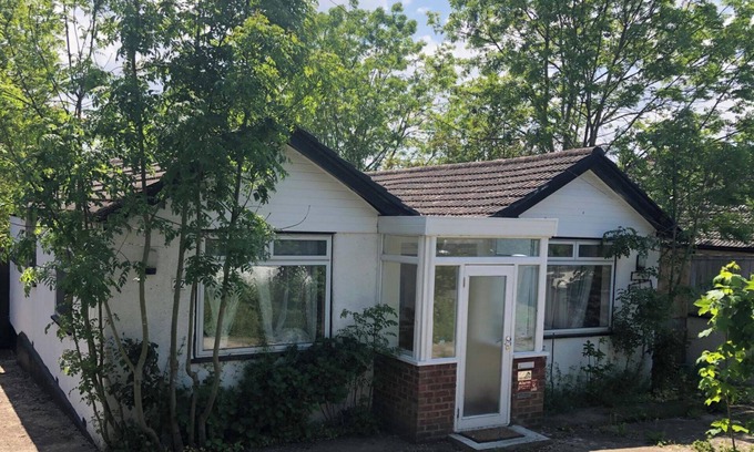 Cray Valley East Cottage | 3 Bed Cottage Retreat - Private Garden & Parking