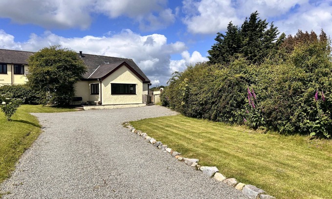 Llanddona House | 3 Bed Detached Cottage Log Burner, Mountain Views