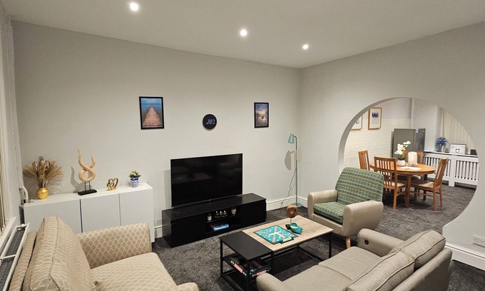 Offerton House | 3 bed Ensuite Newly Refurbished House