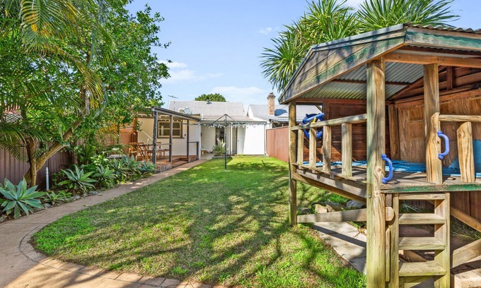 Botany House | 3-Bed Family Home with Garden & Alfresco Dining
