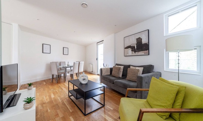 Limehouse Apartment | 3 Bed Flat by Limehouse Basin