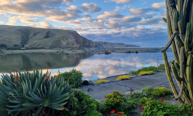Birdlings Flat House | 3-bed gem in Birdlings Flat with stunning lake & ocean views – a rare retreat!