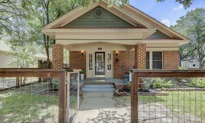 Greater Heights House | 3 Bed Historic Heights Bungalow w/Outdoor Living
